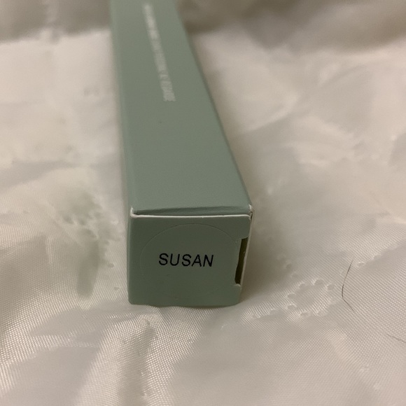 Hydrating Lip Gloss - Susan - - Picture 3 of 4